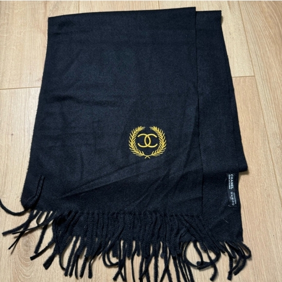 CHANEL 100%CASHMERE SCARF - Picture 3 of 4